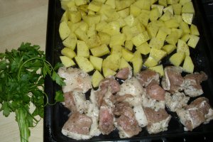 Muschiulet de porc cu cartofi la cuptor