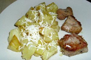 Muschiulet de porc cu cartofi la cuptor