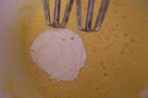 Prajitura cu crema de lapte caramelizat ( reteta nr. 200)