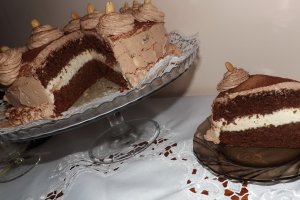 Tort cu migdale, crema de lapte si ganache