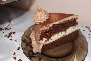 Tort cu migdale, crema de lapte si ganache