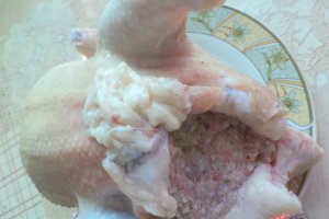 Pui umplut cu carne tocata
