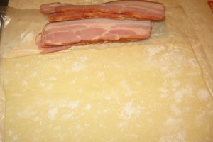 Aperitiv cu foietaj si bacon