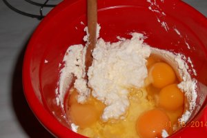 Tarta cu ceva fin pufos si aluat cu osanza