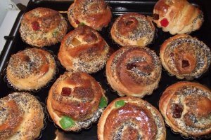 Cozonacei cu rahat, mac si nuca de cocos