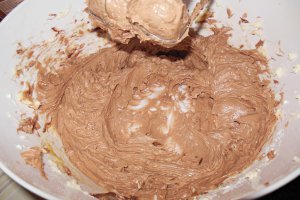 Tort cu crema de unt si nuca
