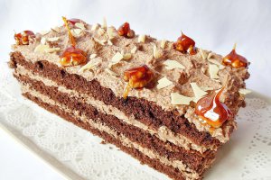 Tort cu crema de unt si nuca