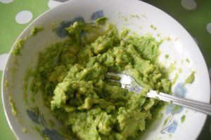 Briose cu avocado si ciocolata