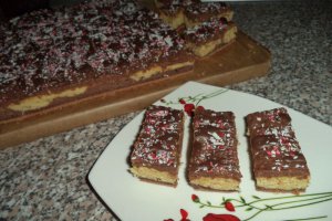 Prajitura cu migdale si crema aromata