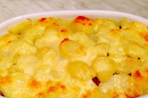 Musaca de cartofi cu vinete si carne de vita