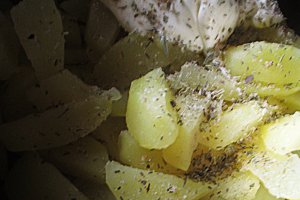 Cartofi cu maioneza la cuptor