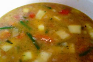 Ciorbă de cartofi şi fasole verde