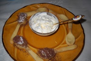 Lingurite cu cafea si crema tiramisu