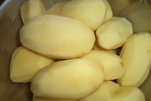 Cartofi la cuptor cu pasta de avocado
