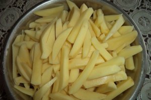 Cartofi la cuptor cu pasta de avocado