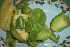 Cartofi la cuptor cu pasta de avocado
