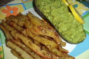Cartofi la cuptor cu pasta de avocado