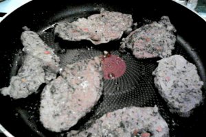 Ceafa de porc la tigaie servita cu sos bordelaise