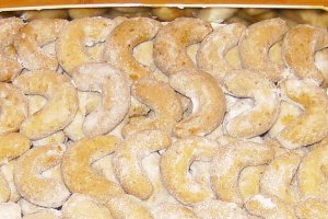 Cornulete fragede cu untura si cu nuca