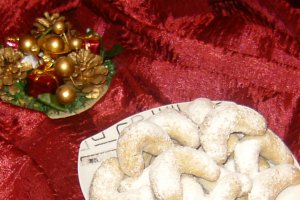 Cornulete fragede cu untura si cu nuca