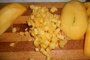 Tort de clatite cu panna-cotta si mango