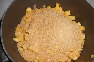 Tort de clatite cu panna-cotta si mango