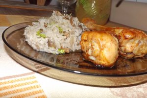Ciocanele de pui picante cu garnitura de orez basmati si ciuperci brune