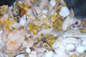Orez cu fructe de mare si parmezan