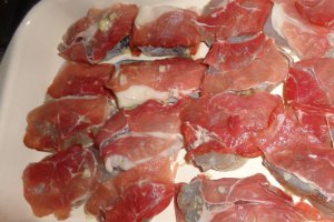 Salau cu crusta  de prosciutto