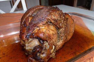 Ciolan bavarez de porc ( Schweinshaxn)
