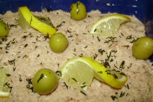 Rulada de ton cu crema de masline