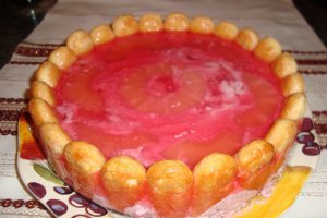 Tort cu iaurt si ananas
