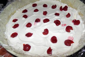Tort cu crema de cafea, mascarpone si fructe