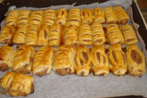 Buseuri din foietaj cu branza dulce, ananas si nuca