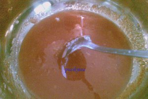 Prajitura delicioasa cu fructe caramelizate si bezea