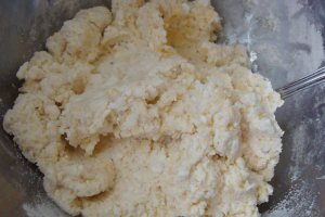 Reteta de preparare a papanasilor cu dulceata de soc