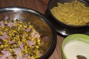 Salata de paste cu legume si jambon de porc