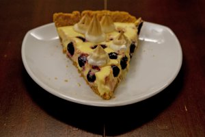 Tarta cu crema de lamâie, bezea si blat de biscuit