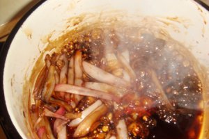 Mix grill cu cartofi cu rozmarin si sos de ceapa caramelizata!