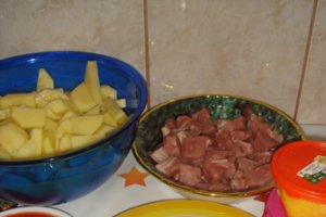 Tocanita de cartofi cu carne de porc