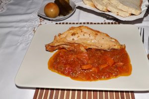 Tocanita de pui cu sos de zacusca
