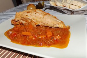 Tocanita de pui cu sos de zacusca