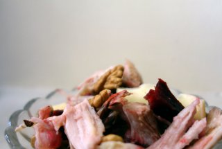 Salată de pui cu sfelcă roșie