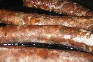 Iahnie de fasole cu carnati de casa si muraturi