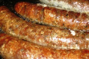 Iahnie de fasole cu carnati de casa si muraturi