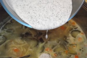 Supa de castraveti murati