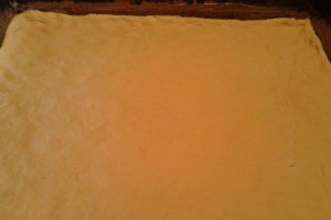 Pizza cu sunca/salam, ciuperci si masline