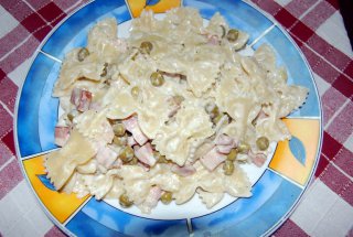 Farfalle cu bacon si mazare