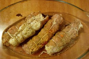 Mușchi de porc umplut cu cârnați oltenești și legume la cuptor