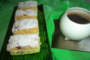 Pandispan cu nuca de cocos si merisoare